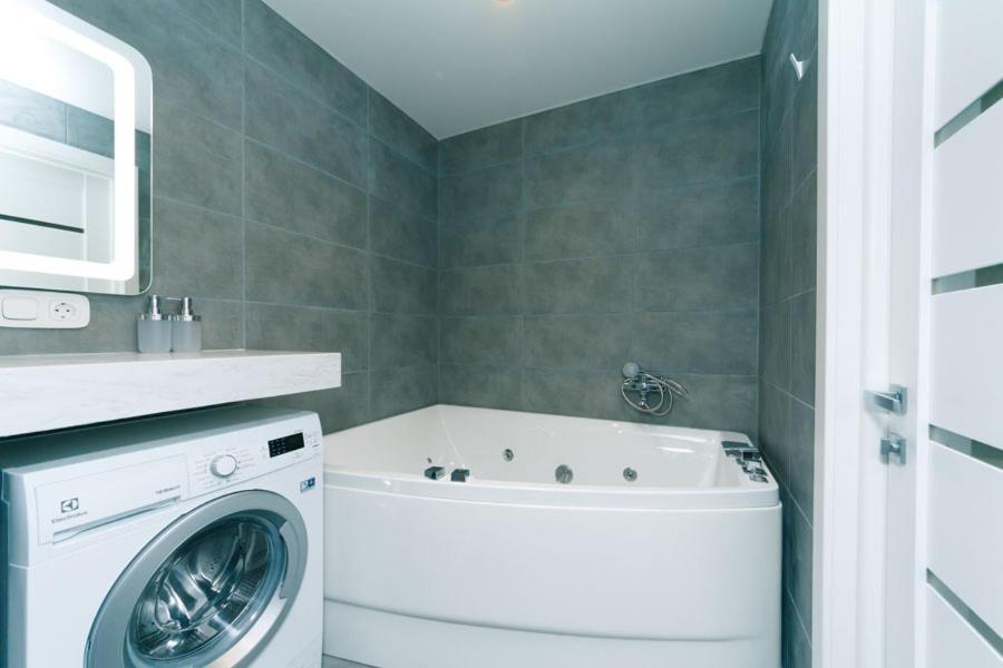 Appartamento Hotrent Olympic Kiev Esterno foto
